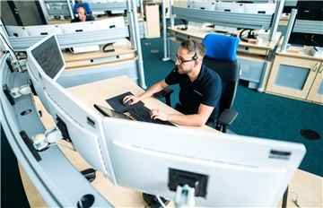 Acht bis neun spezialisierte Disponenten versehen in einer Großleitstelle wie der Leitstelle Oldenburg Land ihren Dienst. Die Bildung einer solchen Struktur empfiehlt ein Gutachter den Kreisen Rotenburg, Harburg, Lüneburg und dem Heidekreis.