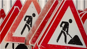 Straßenverkehrsschild für Bauarbeiten