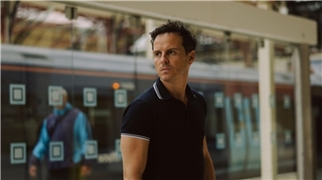 Adam (Andrew Scott) ist einsam.