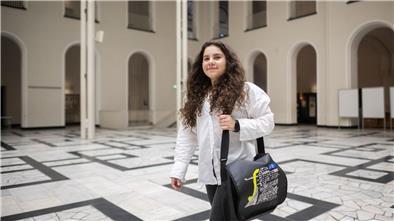Adela Poteri in der Leibniz Universität Hannover. Die hochbegabte 13-jährige besucht Mathematik-Vorlesungen an der Uni.