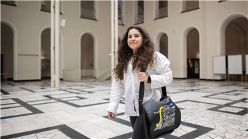 Adela Poteri in der Leibniz Universität Hannover. Die hochbegabte 13-jährige besucht Mathematik-Vorlesungen an der Uni.