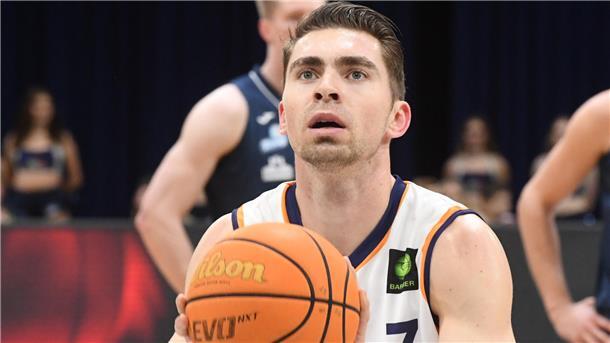 Gegen Karlsruhe soll die miese Topteam-Bilanz der Eisbären enden Adrian Breitlauch und die Eisbären Bremerhaven wollen nach einer enttäuschenden Hinrunde zeigen, dass mehr in ihnen steckt. Am Samstag kommen die Karlsruhe Lions in die Stadthalle.