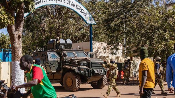 Nach Niger-Putsch: Wo regiert das Militär in der Sahel-Zone? Ähnlich wie im Nachbarland Mali scheint die Regierung in Burkina Faso eine engere Anbindung an Russland zu suchen.