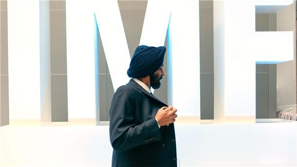 Bilder des Tages Ajay Banga, Präsident der Weltbank, verlässt den Saal, nachdem er auf einer Konferenz während der Jahrestagung von Weltbank und IWF im Hauptsitz des Internationalen Währungsfonds (IWF) in Washington gesprochen hat.