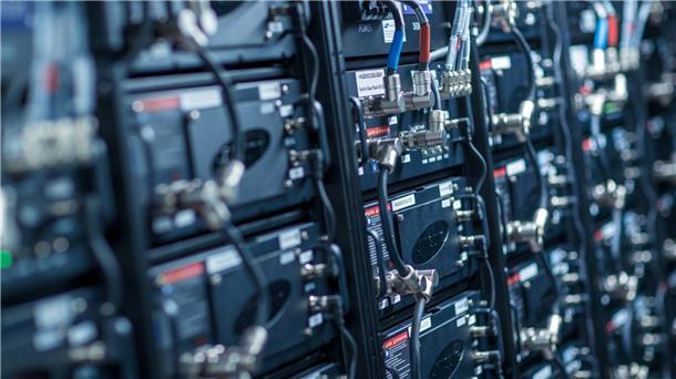 Riesen-Batteriespeicher in Sachsen-Anhalt geplant Akku-Blöcke in einem Batteriepark. (Symbolbild)