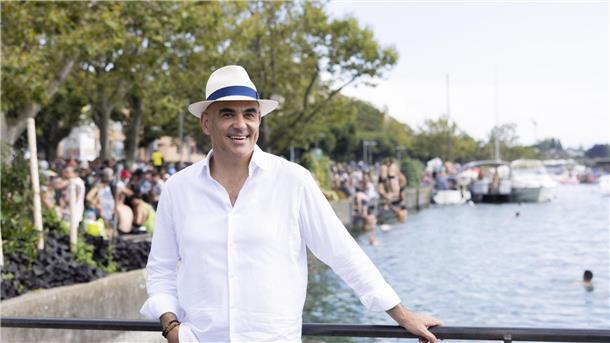 Alain Berset, der Bundesrat und Bundespräsident der Schweiz, bei der  Street Parade in Zürich.