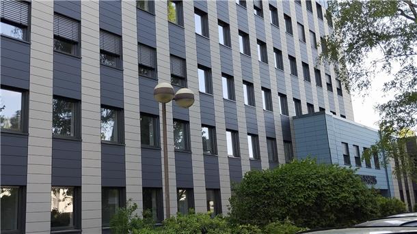 Warum der Landkreis Wesermarsch sich in seiner Existenz bedroht sieht Ansicht des Kreishauses in Brake, in dem Alarmstimmung herrscht, weil das Land die finanziellen Zuwendungen kürzen will.