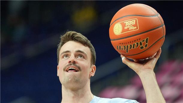 Polizei vor Alba-Spiel gegen Maccabi: Schutz in jeder Phase Albas Co-Kapitän Jonas Mattisseck versucht, sich auf das Sportliche zu fokussieren.