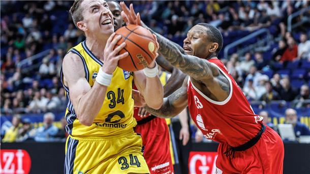 Alba schlägt MBC und steht in den Playoffs Albas Justin Bean hat den Korb des MBC im Visier.