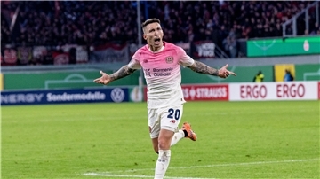 Alejandro Grimaldo gehört bei Bayer Leverkusen derzeit zu den Leistungsträgern. (Archivbild) 