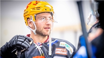 Alex Friesen beim Media-Day mit den Fischtown Pinguins