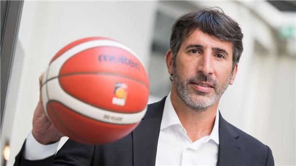 Beginn einer neuen Basketball-Ära: Mumbrú legt los Alex Mumbru tritt als Nachfolger von Gordon Herbert in große Fußstapfen.