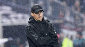 Alexander Blessin kassierte mit dem FC St. Pauli die sechste Bundesliga-Niederlage nacheinander.