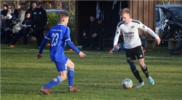 Alexander Kaiser (am Ball) und seine Ippenser Mitspieler dürften in Fischerhude stark gefordert sein.
