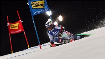 Alexander Steen Olsen schlägt Marco Odermatt in Schladming.