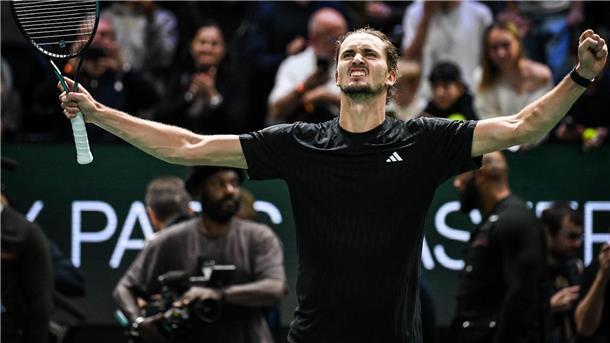 Bilder des Tages Alexander Zverev jubelt nach seinem Sieg gegen Camilo Ugo Carabelli in Paris.