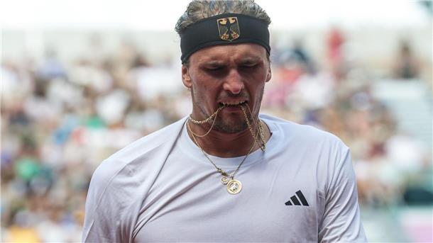 Alexander Zverev schien die Hitze von Paris zu schaffen zu machen.