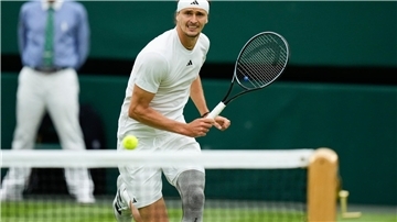 Alexander Zverev weiß noch nicht, ob er beim Turnier in seiner Heimatstadt starten wird.