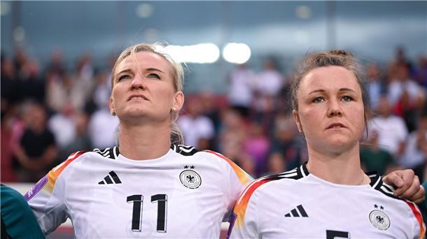 Popp sieht sich als Vertreterin von Profis und Amateuren Alexandra Popp (l.) könnte bei der Eröffnungsfeier die deutsche Fahne tragen.