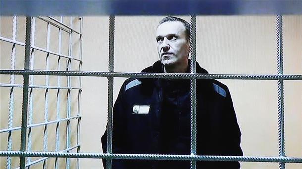 Alexej Nawalny ist während einer Gerichtsverhandlung per Video aus dem Gefängnis zugeschaltet (Archivbild).