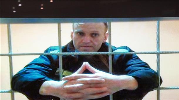 Wo ist Alexej Nawalny? Putins Gegner bleibt verschwunden Alexej Nawalny wird meist per Videoverbindung aus seiner Gefängniskolonie zu Anhörungen zugeschaltet.