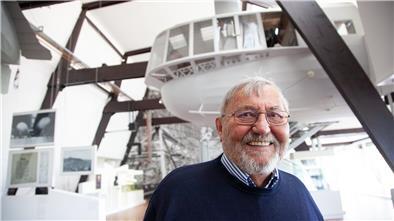 Alf-Rico Denck vor dem Nachbau der Führungsgondel des Luftschiffes L61. Die Mittel dafür hatte er in seiner Zeit als Vorsitzender des Fördervereins (1997 bis 2003) eingeworben.