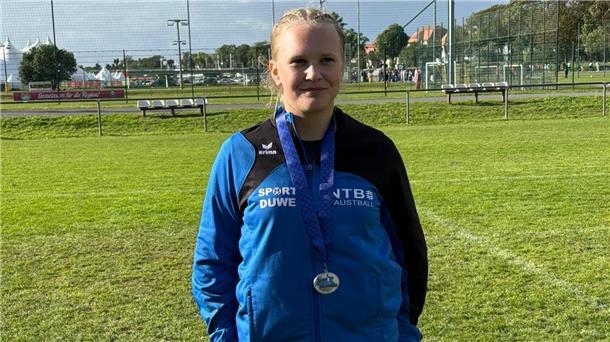Aliah Petri verbucht einen weiteren Erfolg auf ihrem Konto: Im Team der Niedersachsen-Auswahl holt sie in Dresden die Silbermedaille.