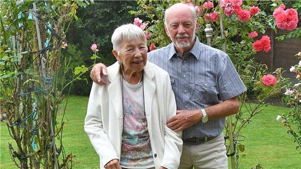 Alida und Heinz Müller wollen heute in ihrem Garten die eiserne Hochzeit feiern.