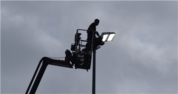 LED-Flutlichter werden installiert