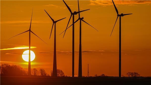 Ampel einigt sich auf schnelleren Erneuerbaren-Ausbau Allein die Windkraft an Land soll sich nach den Plänen der Bundesregierung von 58 Gigawatt im Jahr 2022 auf 115 Gigawatt bis 2030 verdoppeln.