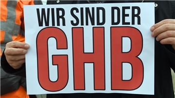 Als der Gesamthafenbetrieb (GHB) in die Insolvenz ging, entschlossen sich etliche Hafenarbeiter, zu klagen. Das GHB-System sei unzulässig, sie forderten die Übernahme durch die Hafenbetriebe. Das Bundesarbeitsgericht sieht das anders.