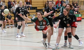 Als die Hallenuhr noch sechs Sekunden Restspielzeit anzeigte, traf Vivien Kullik zum entscheidenden 28:27.