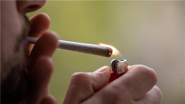 Als erstes Bundesland hat Bayern einen Bußgeld-Katalog für Verstöße gegen das Cannabisgesetz beschlossen.