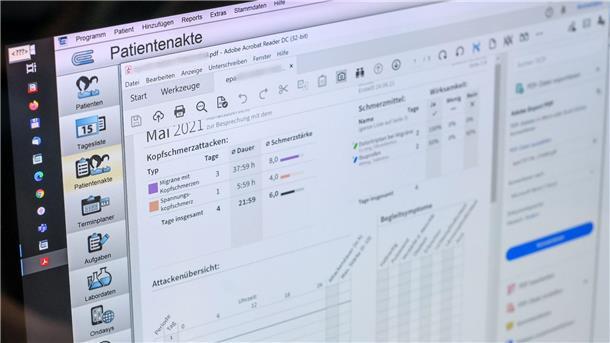 Lauterbach: E-Patientenakte 2024 für alle einführen Als freiwilliges Angebot für die 74 Millionen gesetzlich Versicherten gibt es die elektronische Patientenakte seit Januar 2021.