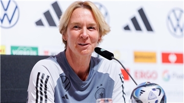 Als Spielerin hat Martina Voss-Tecklenburg 1991an der ersten Frauenfußball-Weltmeisterschaft teilgenommen.