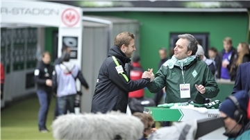 Als Stadionsprecher des SV Werder trifft Arnd Zeigler (rechts) im Weserstadion regelmäßig auf Florian Kohfeldt. Jetzt tritt er für ihn ein.