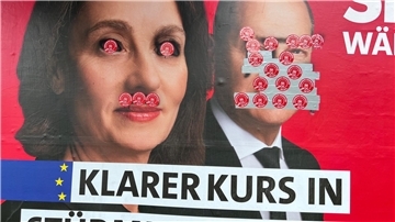 Beschädigtes Wahlplakat