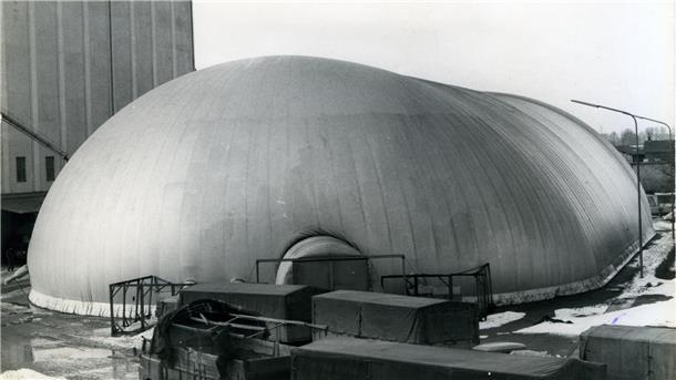 Als wäre ein Ufo gelandet: Eine Halle für Getreide.