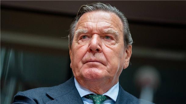 Altkanzler Gerhard Schröder ist seit seiner Kanzlerschaft mit dem russischen Präsidenten Wladimir Putin befreundet.