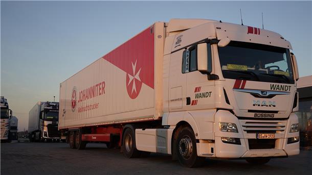 Herzensangelegenheit: Nordenhamer Johanniter hoffen auf viele Weihnachtspäckchen Truck der Johanniter