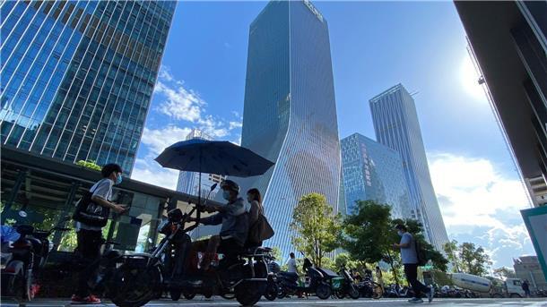Aktie von Immobilienkonzern Evergrande wieder gehandelt Am 28. September hatte Evergrande den Handel mit seinen Anteilen an der Hongkonger Börse gestoppt.