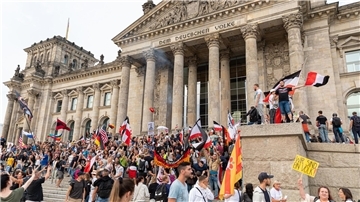 Am 29. August 2020 stürmten Teilnehmer einer Kundgebung gegen die Corona-Maßnahmen die Treppe vor dem Reichstagsgebäude.