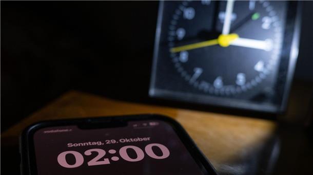 Winterzeit beginnt - Sonntag werden die Uhren umgestellt Am 29. Oktober ist die Sommerzeit vorbei. Dann werden die Uhren um 3 Uhr eine Stunde zurückgestellt.