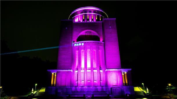 Am Abend des 11. Oktober macht Plan International in ganz Deutschland mit der Illuminierung bekannter Wahrzeichen und Gebäude auf die Rechte von Mädchen aufmerksam. (Archivbild)