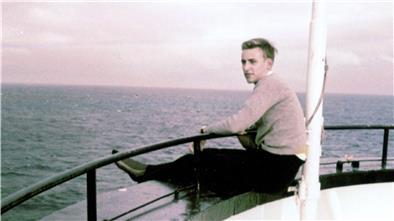 Am Bug eines Schiffes ist es besonders schön. Das fand Klaus Börsch ebenso wie sehr viel später Leonardo di Caprio in dem Melodram „Titanic“. Doch Börsch erhielt sofort über den Bordlautsprecher einen Anpfiff. Denn was er da tat, war verboten.