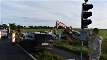 Einrichtung der Baustelle für die Zufahrt-Straße zu den geplanten Konverter-Stationen