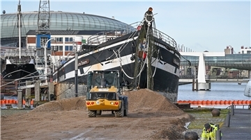 Ein Schiff