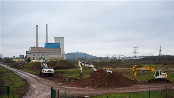 Am ehemaligen Kohlekraftwerk Ensdorf soll das Werk entstehen.