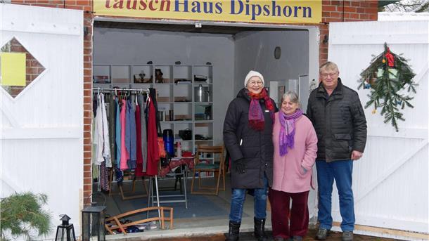 Am ersten Samstag im April öffnet das Tauschhaus ab 14 Uhr wieder seine Pforten. Das Team Lotte Bauermann-Stehmeier (von links), Kerstin Roosing und Helmut Rust plant dann einen kleinen Pflanzenmarkt.