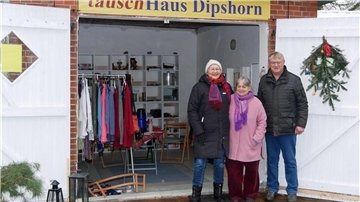 Am ersten Samstag im April öffnet das Tauschhaus ab 14 Uhr wieder seine Pforten. Das Team Lotte Bauermann-Stehmeier (von links), Kerstin Roosing und Helmut Rust plant dann einen kleinen Pflanzenmarkt.